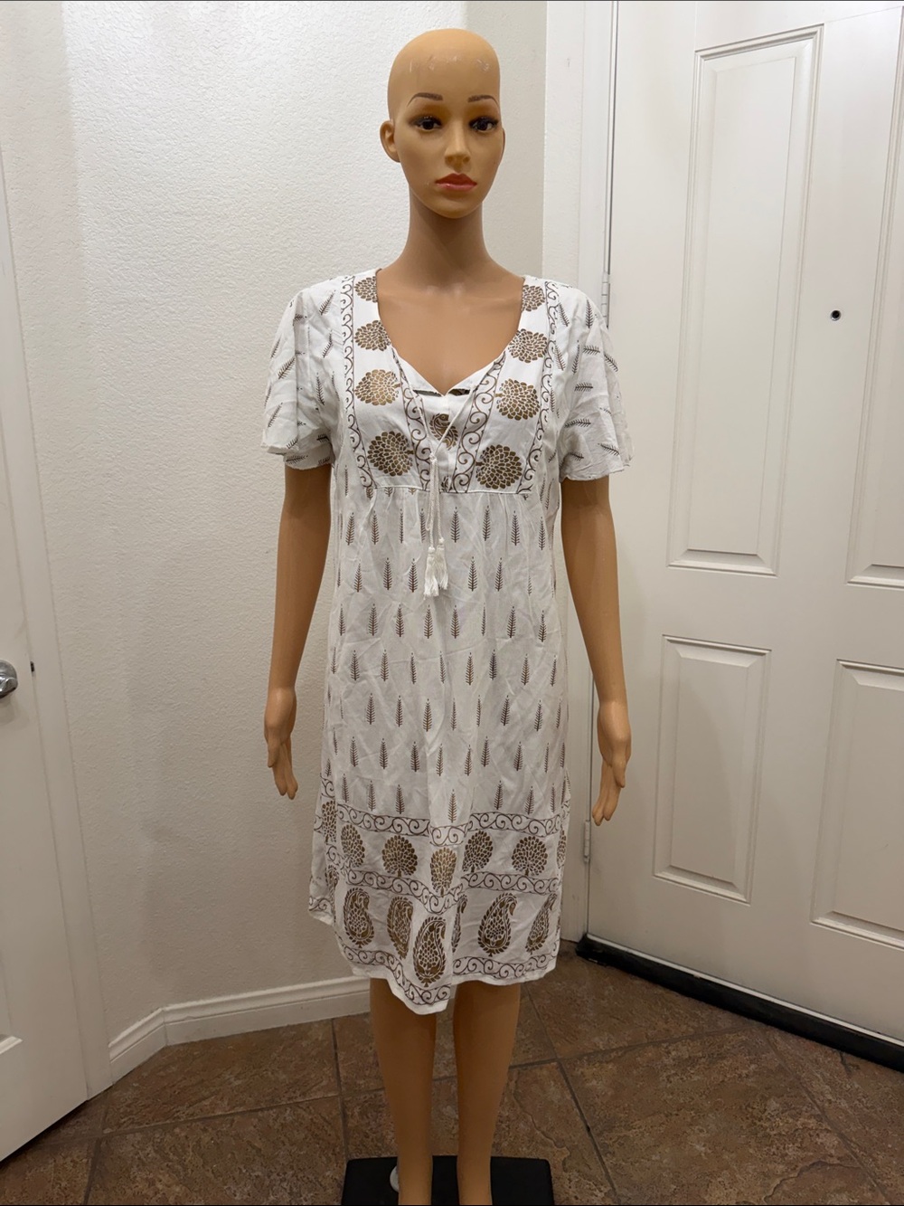 Lapogee Large Bohemian White Tunic Midi Dress Tassel Lace Up Neck Gold Paisley